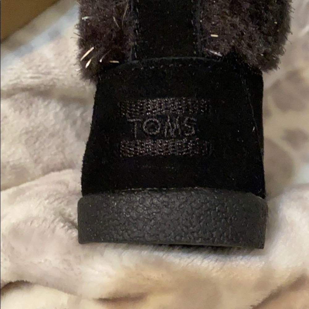 TOMS/Toddler boots/size 6 - Picture 5 of 10